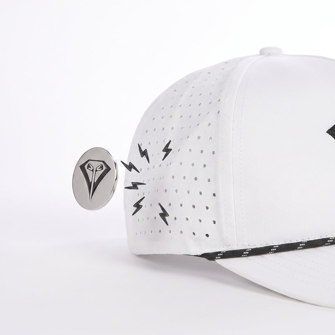 La Vita Golf The Classic Rope Hat (White) - magnetic ball marker snapping to the side Marker Mount illustration